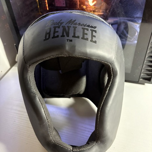 Benlee Total Black Headgear for Martial Arts new, size S/M