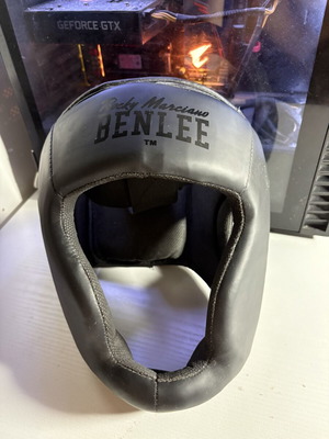 Benlee Total Black Headgear for Martial Arts new, size S/M