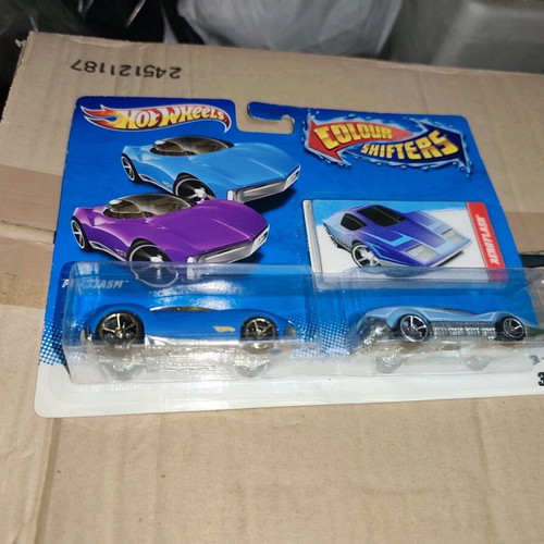 Hot Wheels Colour Shifters 2 cars 1:64 new