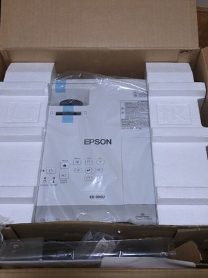 Epson H867B EB-990U EEB projector new condition