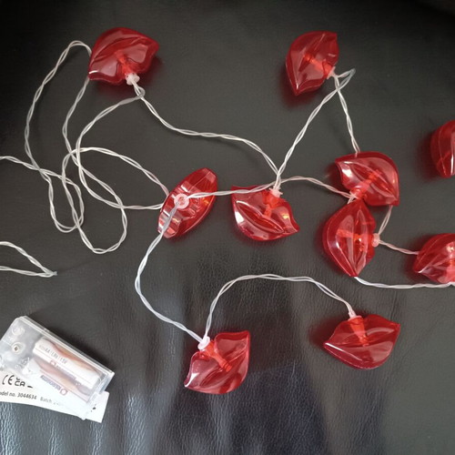 Lip-shaped string lights like new, set of 10 pieces