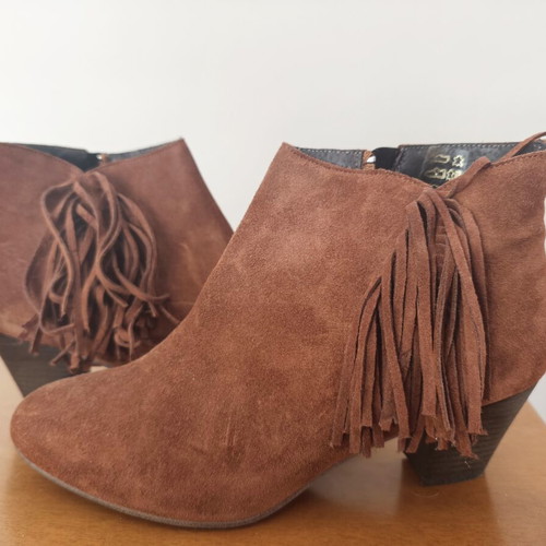 BT London suede ankle boots with fringes size 41 like new, brown