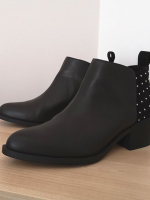 H&M ankle boots size 38 black with studs like new