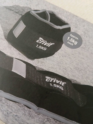 Gym set with 2 wrist weights 1.5kg each, 900ml bottle and dryfit towel new