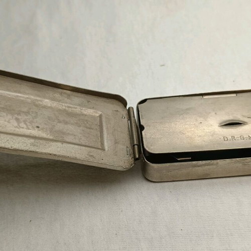 Portable medical antique device used for sterilizing tools