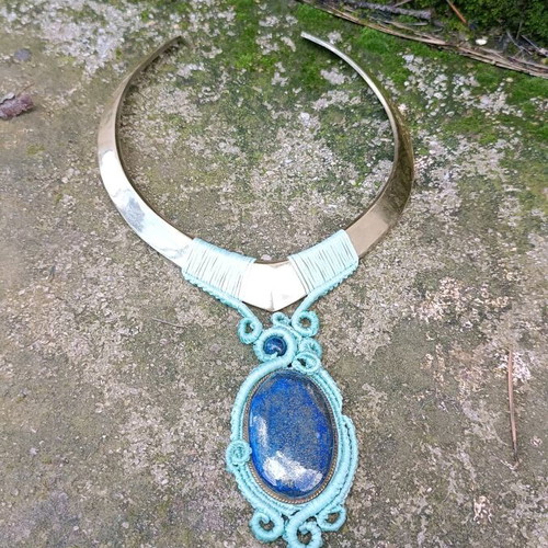 Macrame necklace with lapis lazuli new, brass choker