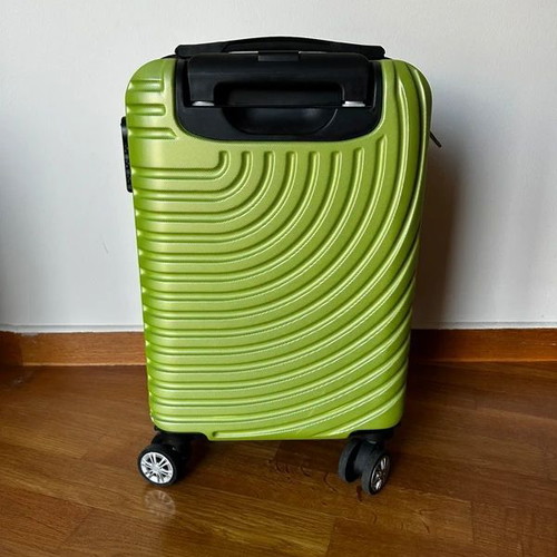 Cabin suitcase green like new with 4 wheels