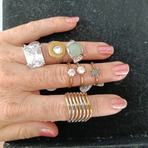 10 jewelry pieces in gold and silver tones