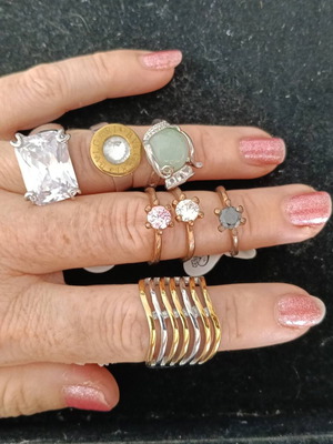 10 jewelry pieces in gold and silver tones