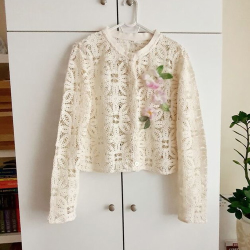 Cardigan new, 92% cotton, with handmade flowers, size L, white
