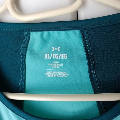 Under Armour women's sports shirt like new, size XL, blue