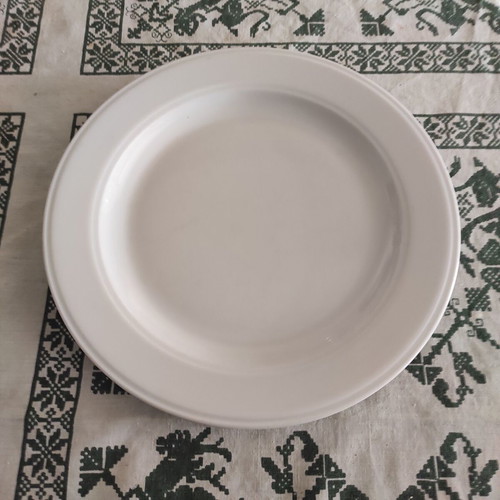 Lubiana large porcelain restaurant plates like new, 25 cm, pack of 17