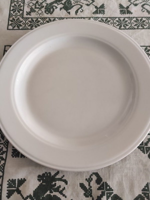Lubiana large porcelain restaurant plates like new, 25 cm, pack of 17