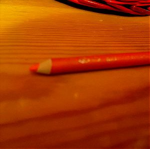 Μολύβι χειλιών πορτοκαλί