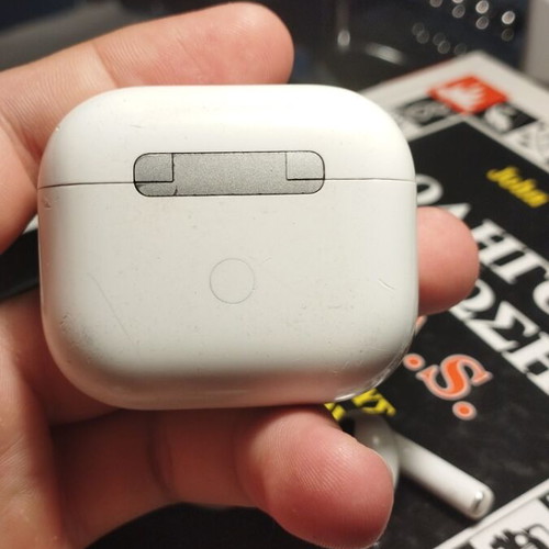 AirPods 3 used with minor scratches, fully functional