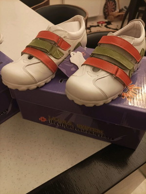 Milagros leather anatomical children's shoes size 31-32, white