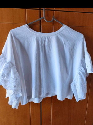 Crop top zara με ρομαντικό σχεδιο κιπουρ στο μανικι medium