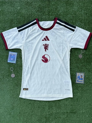 Adidas φανέλα Μάντσεστερ Γιουνάιτεντ τρίτης εμφάνισης 2026-27, μέγεθος XL