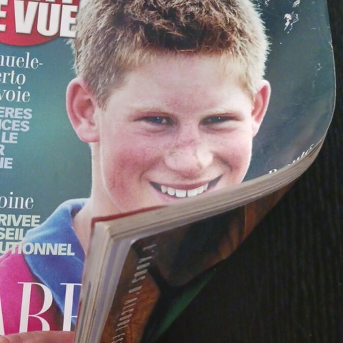 Point de Vue Royal Magazine September 2002, Harry Un Prince Fragile