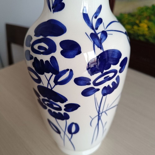 Vintage porcelain vase like new with blue flowers, height 24 cm