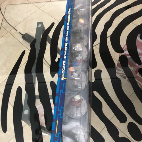 Wildcats 7-figure PVC set like new, Jim Lee, DC Direct