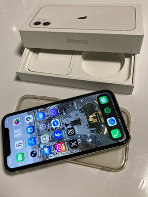 iPhone 11 128GB like new, white, Apple iOS