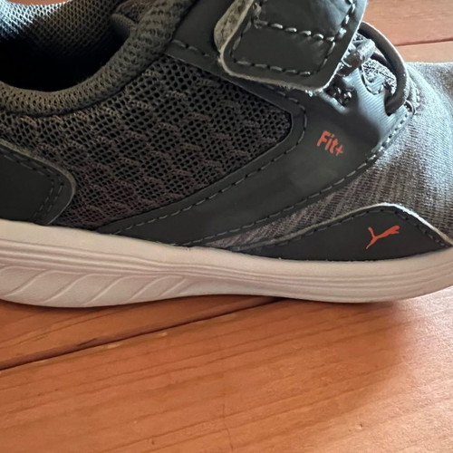 Βρεφικά παπούτσια Puma NRGY Comet V γκρι μεταχειρισμένα, νούμερο 25