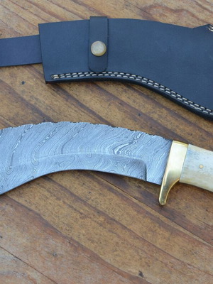 Custom Made Vintage Damascus Collectable Hunting Knife from The Eagle Collect 5747