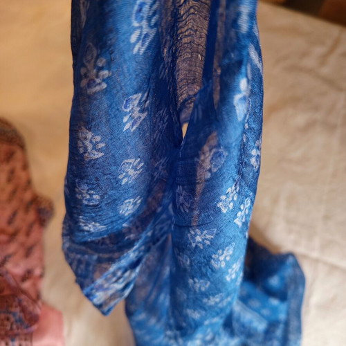 Set of 2 women's scarves used, blue with wear and pink floral