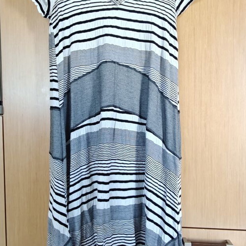 Attrattivo dress medium black and white like new