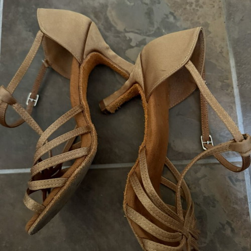 Latin shoes size 40 like new, gold color