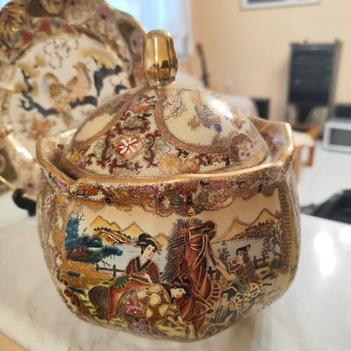 Royal Satsuma decorative collection used, hand painted, excellent condition