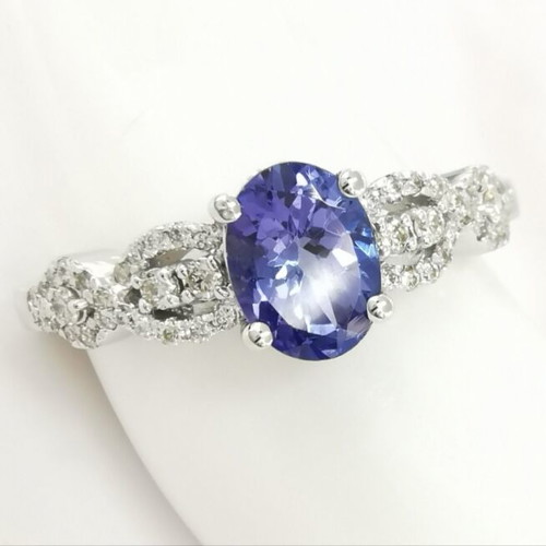 Tanzanite and diamond ring in 14 ct white gold, new