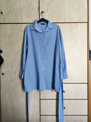 Dress shirt "i saw it first" medium striped like new