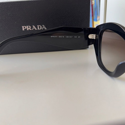 Γυαλιά ηλίου γυναικεία Prada μαύρα με ντεγκραντέ φακό, σαν καινούργια
