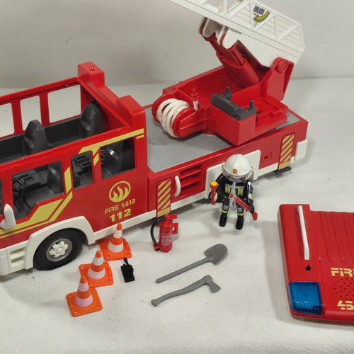 PLAYMOBIL City Action Fire Ladder Truck 5362