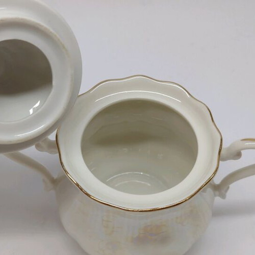 Porcelain sugar bowl with roses and gold trim like new
