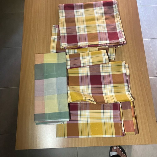 Decorative woven linens like new, pack of 30+ pieces