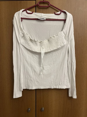 Paranoia λευκή μπλούζα off-shoulder με μακριά μανίκια σαν καινούργιο