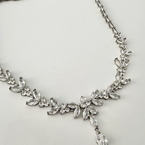 Necklace like new, beautiful