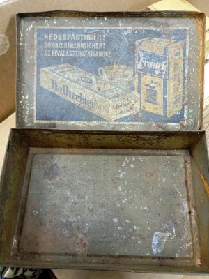 Metal coffee tin very old used, collectible