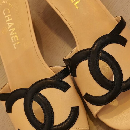Chanel beige leather heels, size 37
