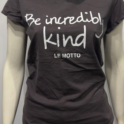 T-shirt with Be Incredible Kind print like new, size L