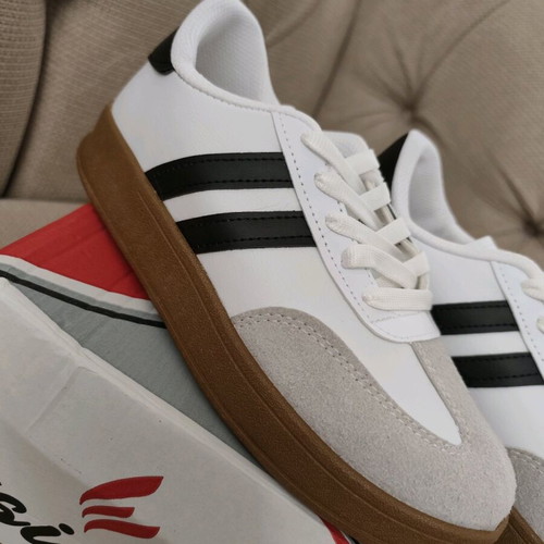 Sneakers white with stripes size 37 new with box