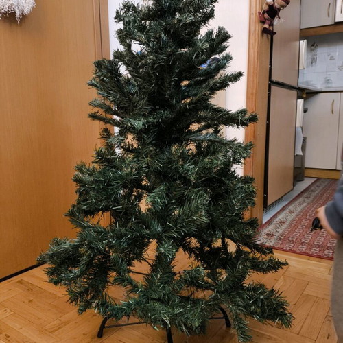Christmas tree like new, height 1.10 m and diameter 70 cm