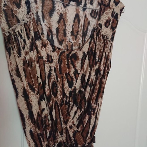 Short dress with animal print like new, size S