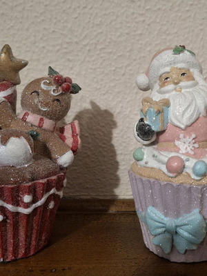 Set of 2 Christmas decorations Gingerbread and Santa like new