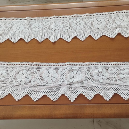 Vintage handmade wide crochet lace set of 2 with rose design, like new