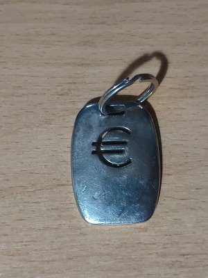 Μεταλλικό μπρελόκ με σύμβολο ευρώ μεταχειρισμένο για μάρκα καροτσιού