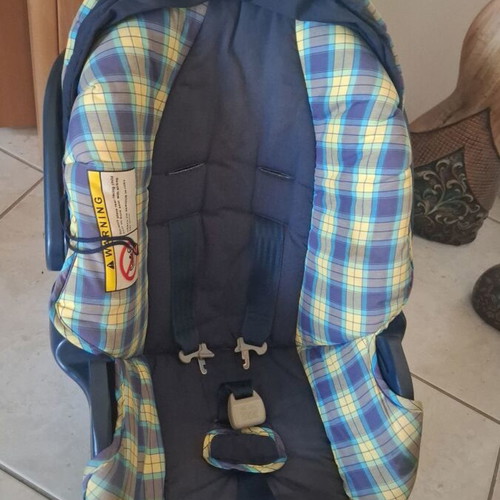 Graco Baby Car Seat like new with sunshade